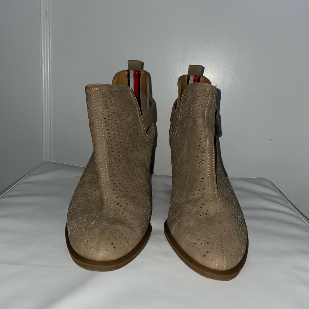 Tommy Hilfiger Tan Booties Size 8